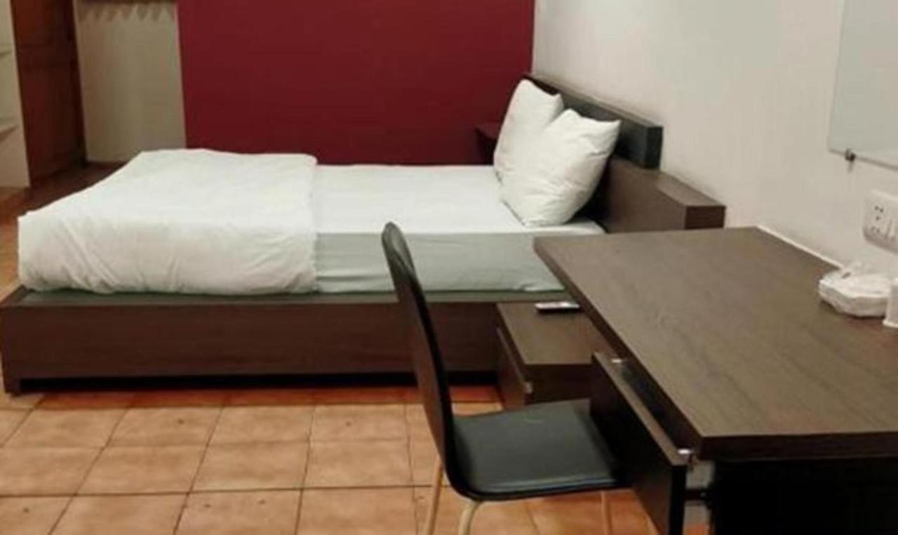 Hotel Sun N Step Club Αχμπανταμπάντ Εξωτερικό φωτογραφία