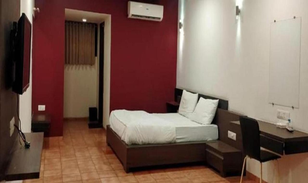 Hotel Sun N Step Club Αχμπανταμπάντ Εξωτερικό φωτογραφία