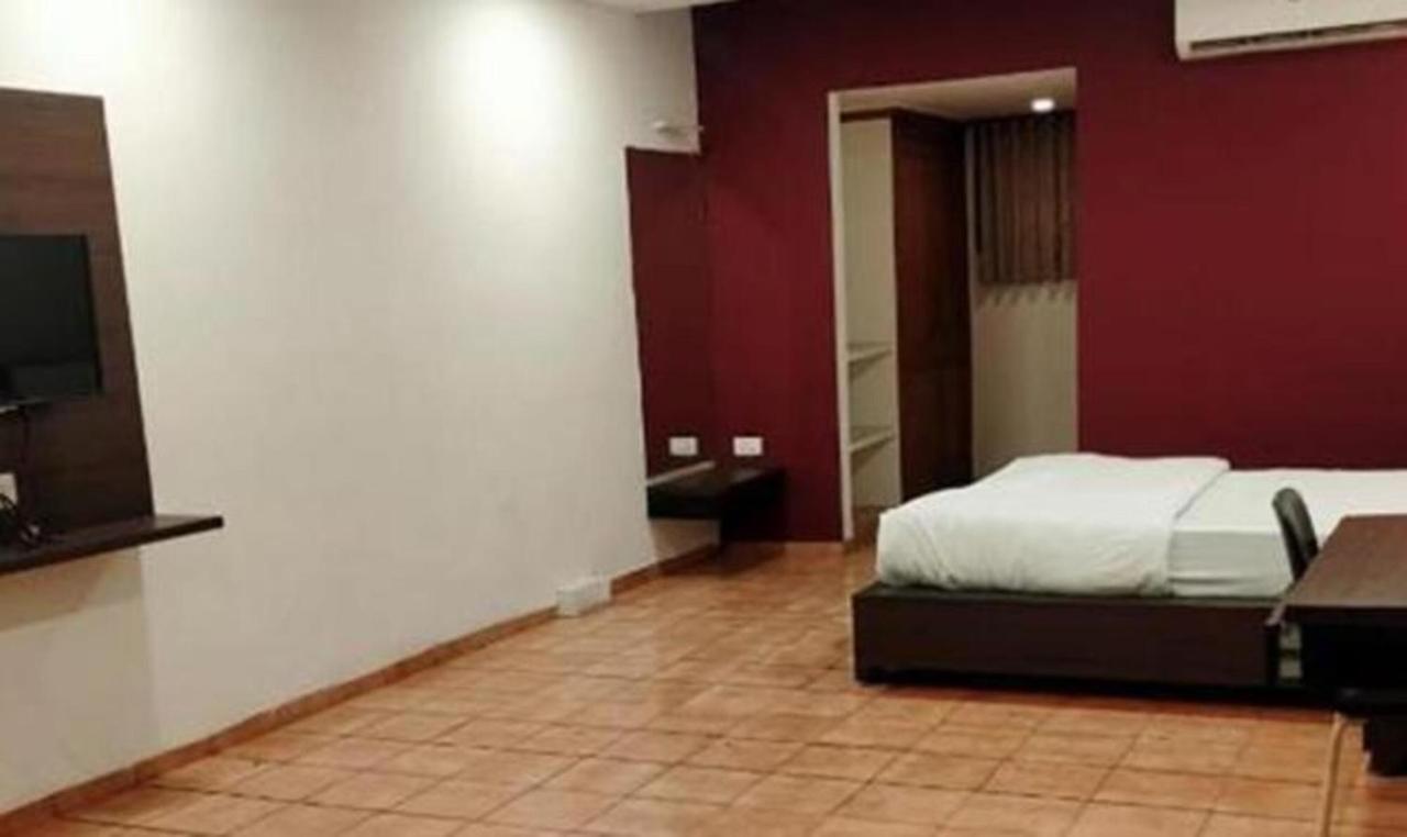 Hotel Sun N Step Club Αχμπανταμπάντ Εξωτερικό φωτογραφία