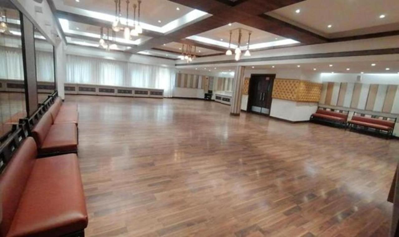 Hotel Sun N Step Club Αχμπανταμπάντ Εξωτερικό φωτογραφία