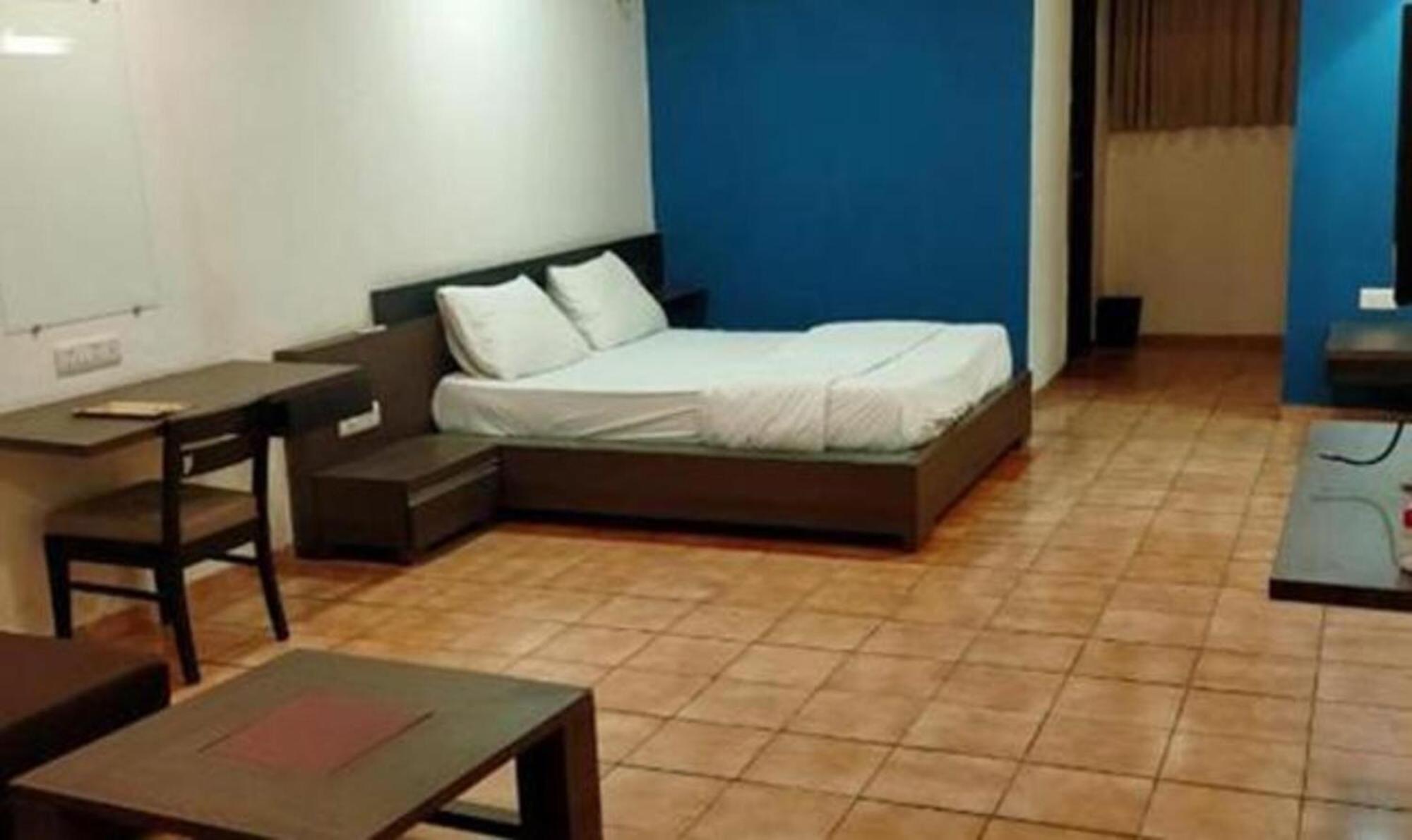 Hotel Sun N Step Club Αχμπανταμπάντ Εξωτερικό φωτογραφία