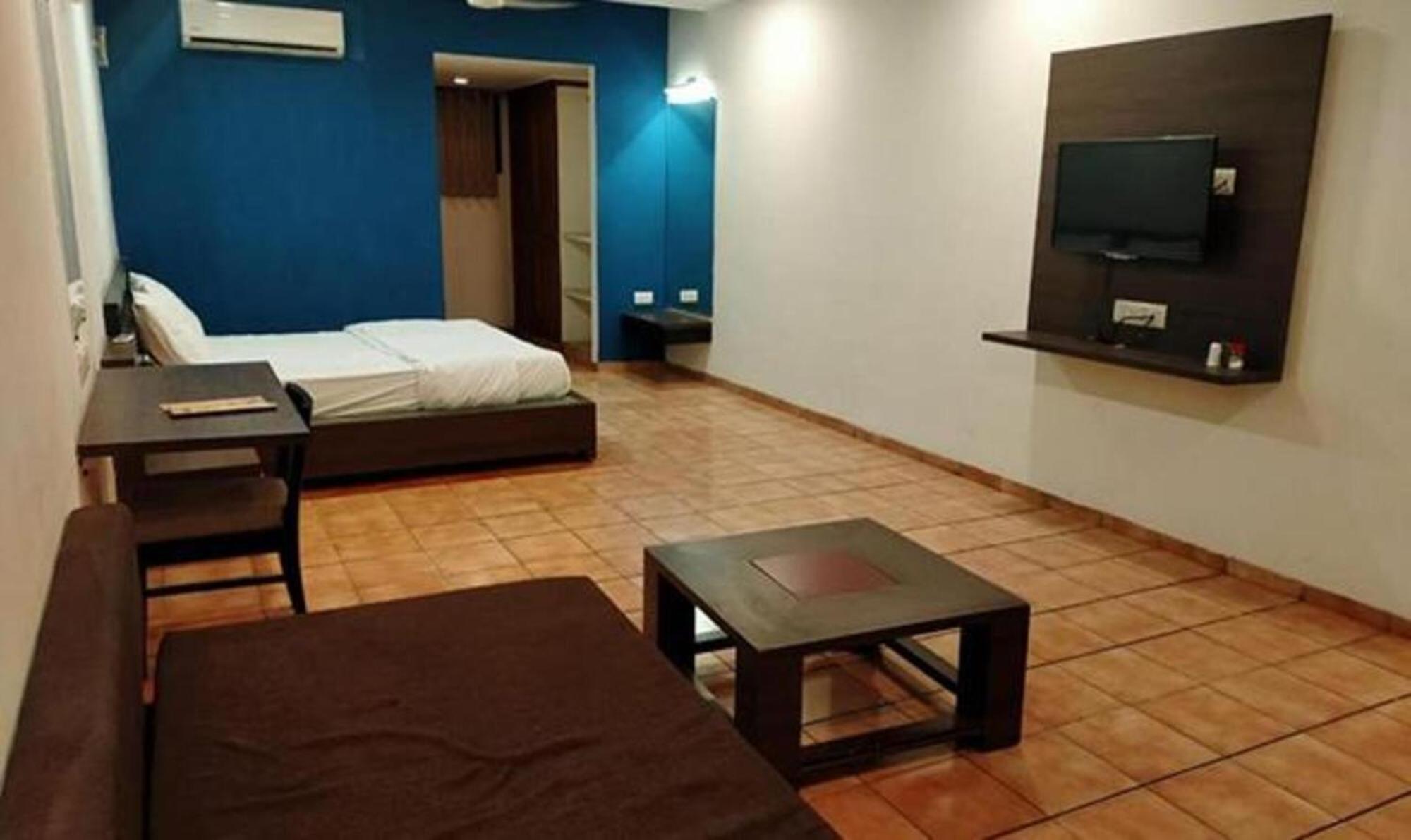 Hotel Sun N Step Club Αχμπανταμπάντ Εξωτερικό φωτογραφία