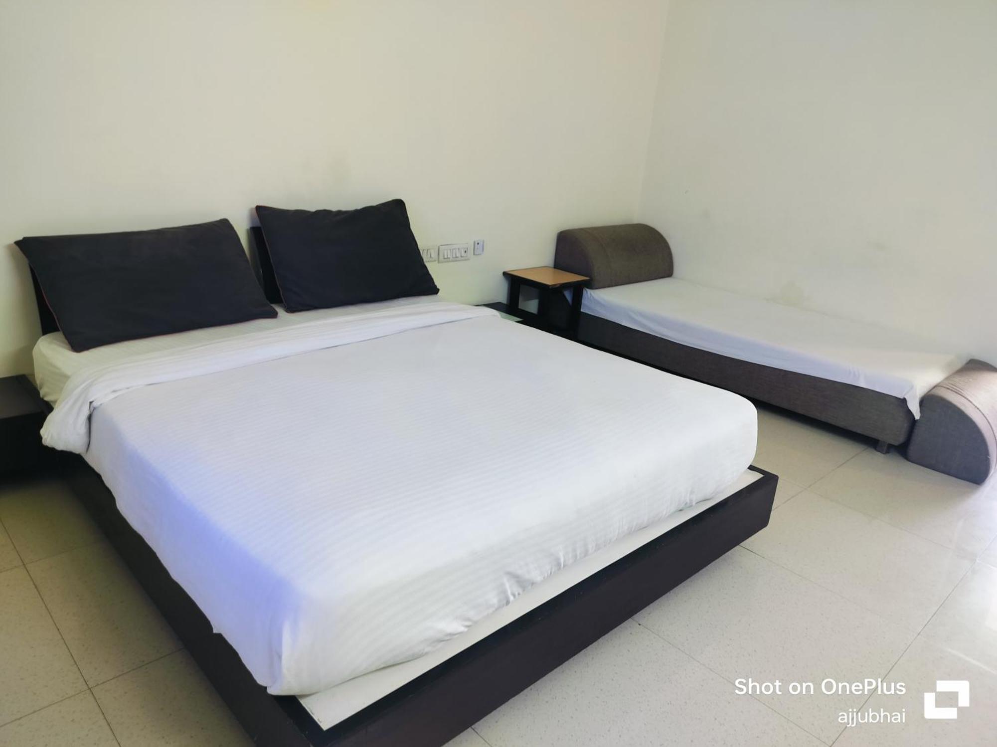 Hotel Sun N Step Club Αχμπανταμπάντ Εξωτερικό φωτογραφία