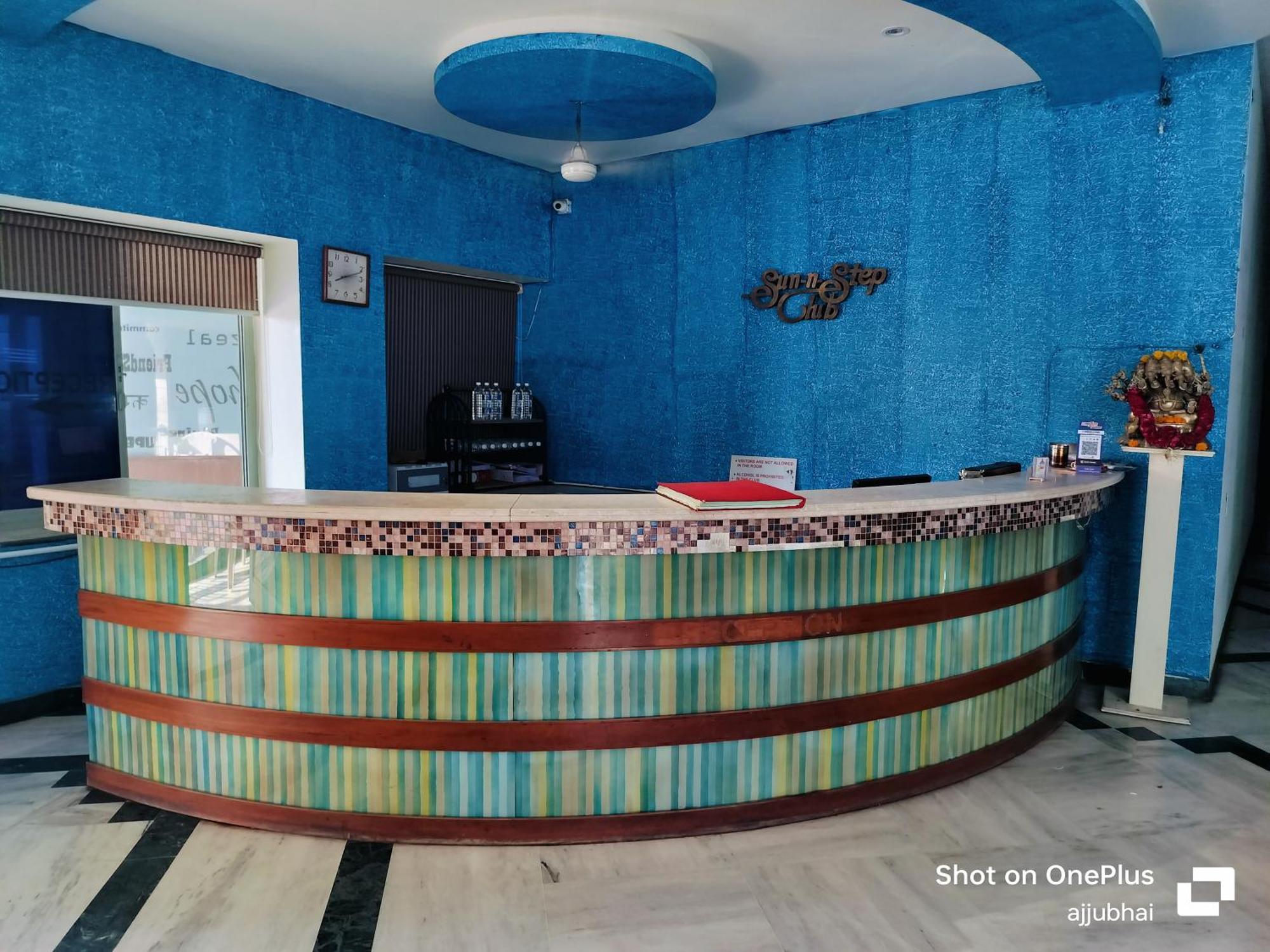 Hotel Sun N Step Club Αχμπανταμπάντ Εξωτερικό φωτογραφία